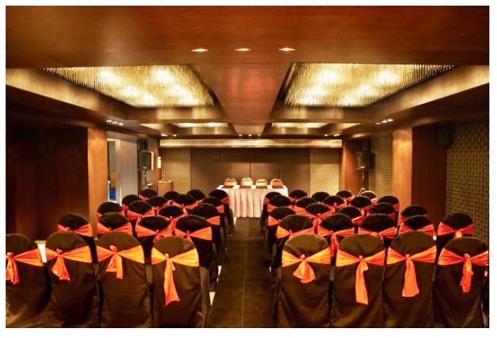The Golden Oak Hotel Rāipur Exterior foto