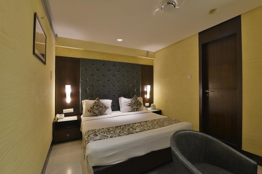 The Golden Oak Hotel Rāipur Exterior foto