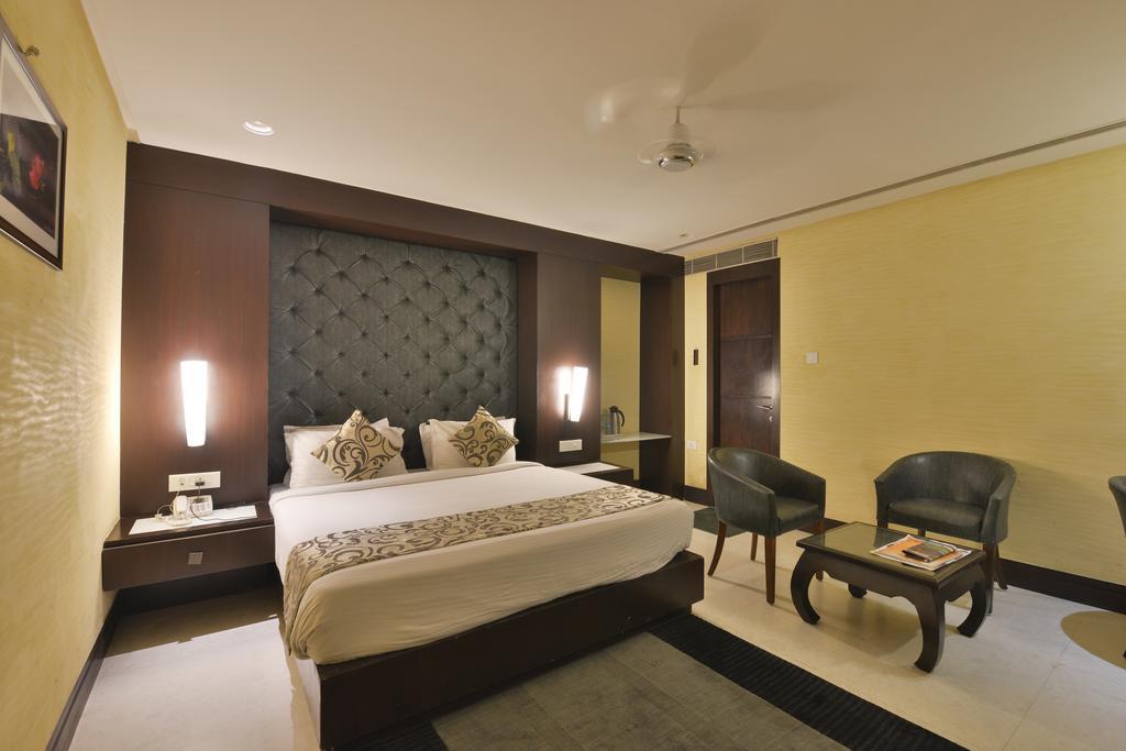 The Golden Oak Hotel Rāipur Exterior foto