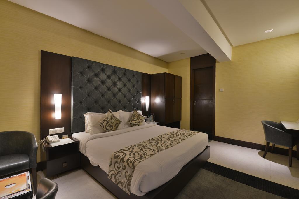 The Golden Oak Hotel Rāipur Exterior foto