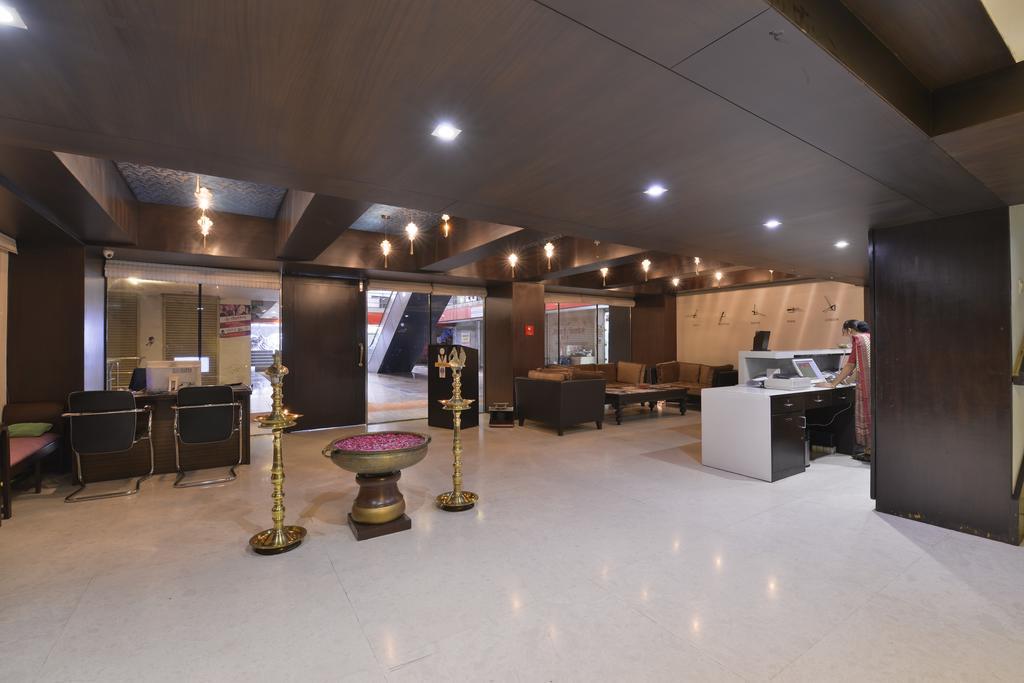 The Golden Oak Hotel Rāipur Exterior foto