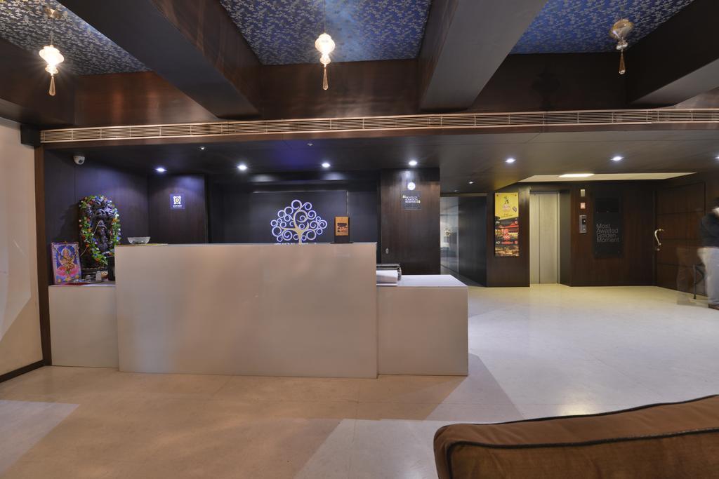 The Golden Oak Hotel Rāipur Exterior foto