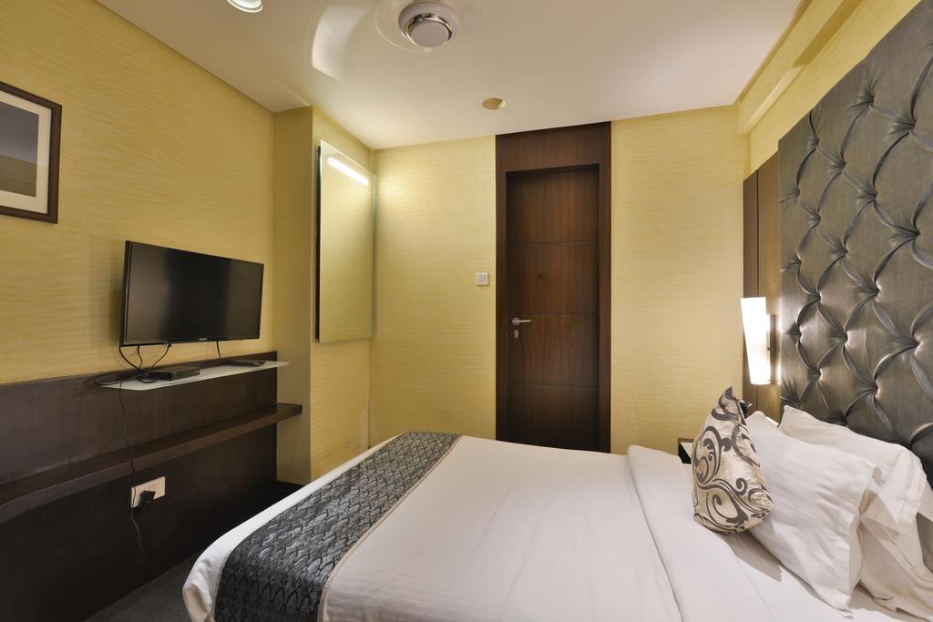 The Golden Oak Hotel Rāipur Exterior foto